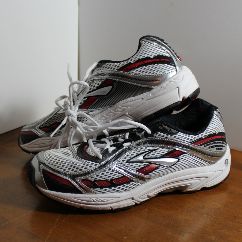 Men's Brooks Dyad 6 Running Shoes size 10